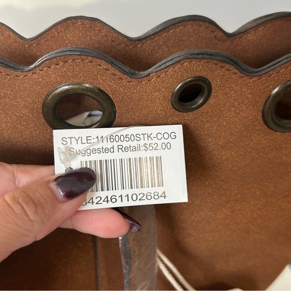 T-Shirt & Jeans faux-suede tote hobo brown bag scalloped edge tassel boho NWT - Picture 8 of 11